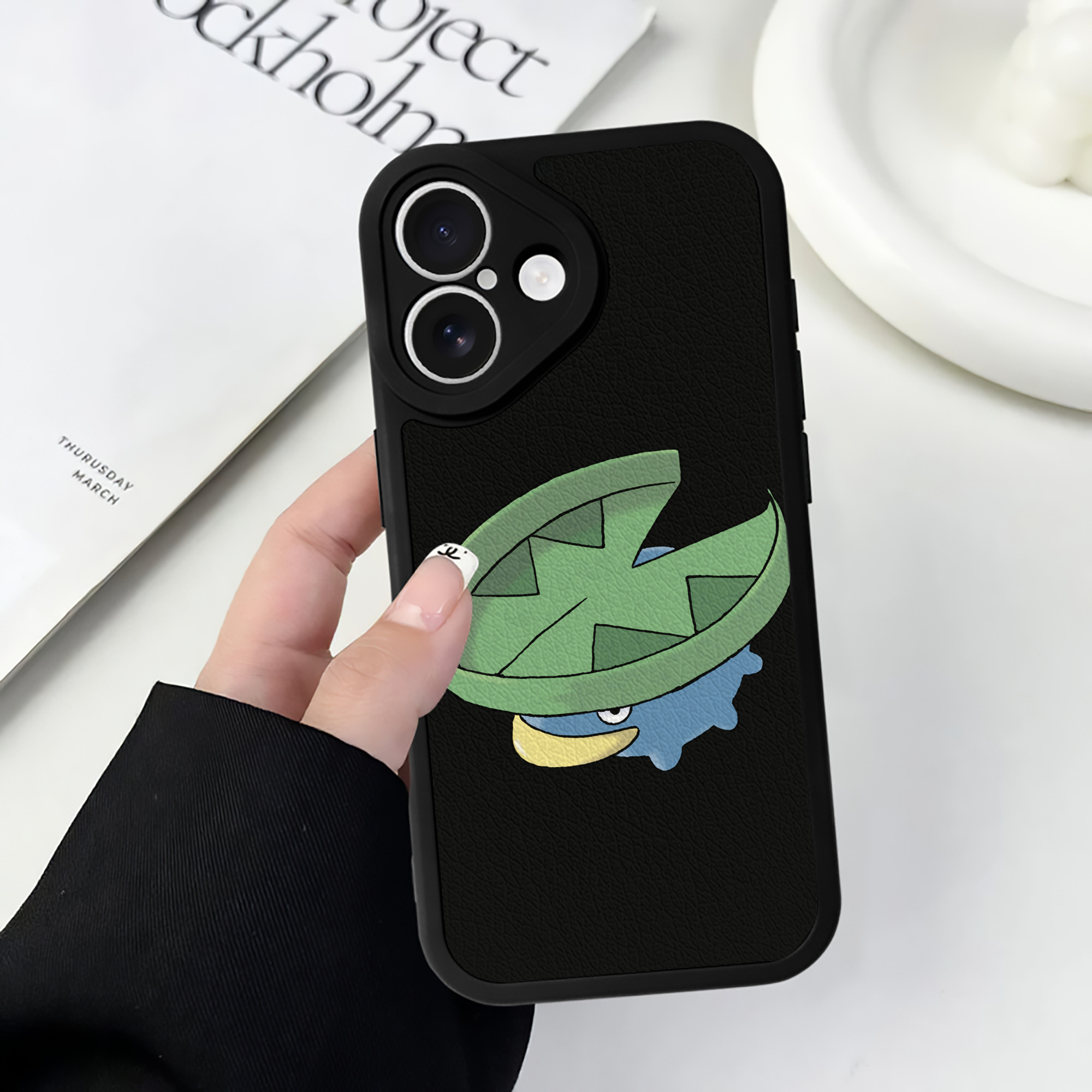 ポケットモンスター Pokémon 【iPhone 16シリーズ対応】シリコンスマホケース（レザー調） 材質：シリコン